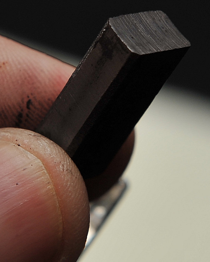 close up of my finger and the motor brush end!