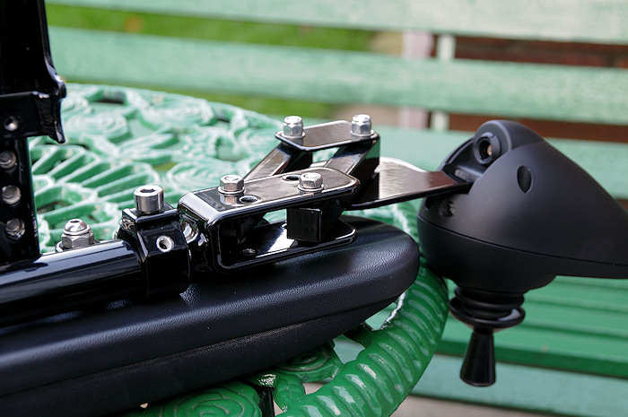 Swing away control pod mounting