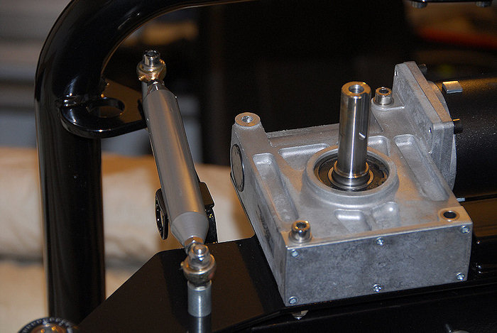 Suspension lock up bar with rose joint